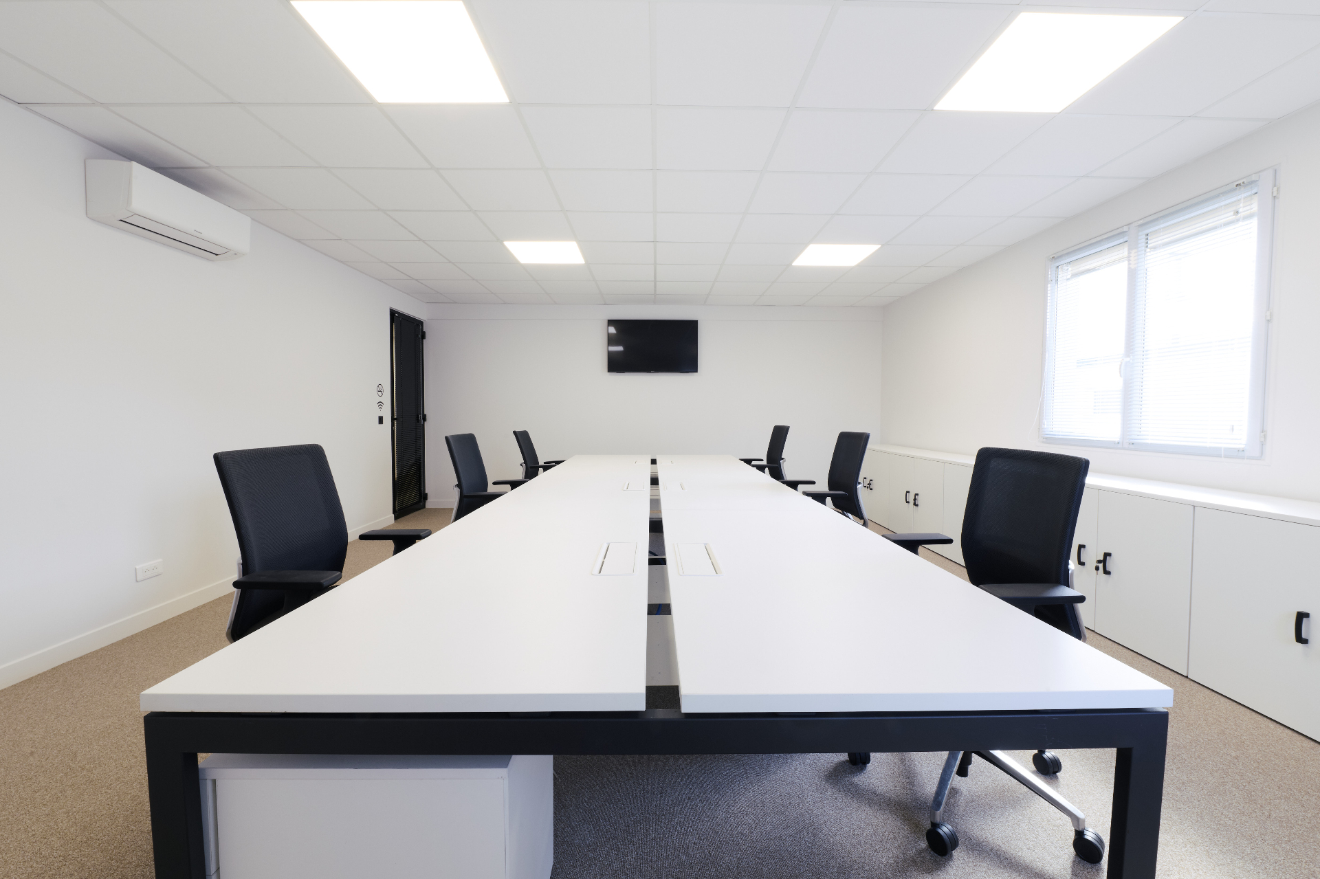 Grande salle de réunion professionnelle