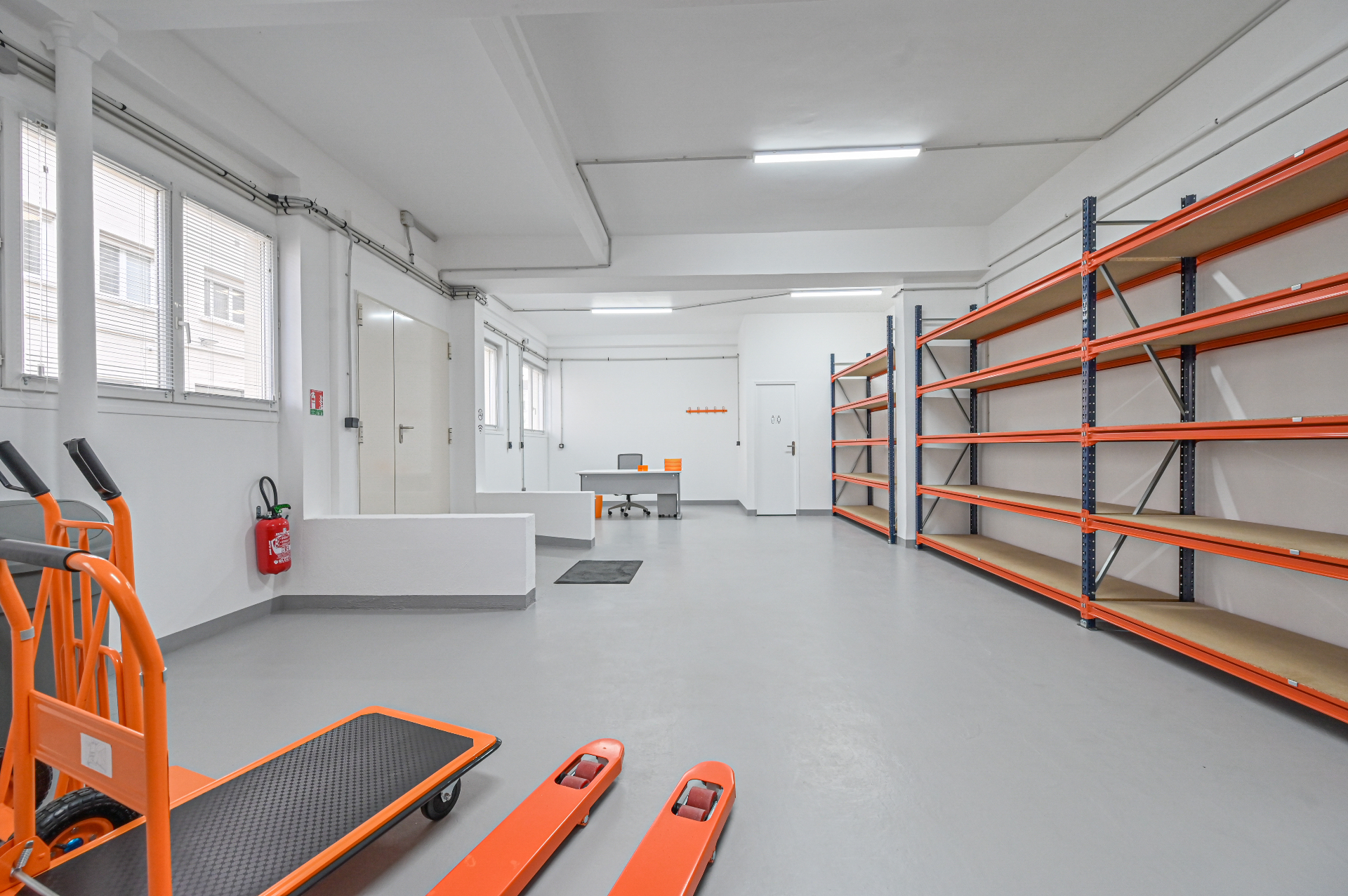 Entrepôt logistique 130 m² à Montreuil – vue intérieure 1