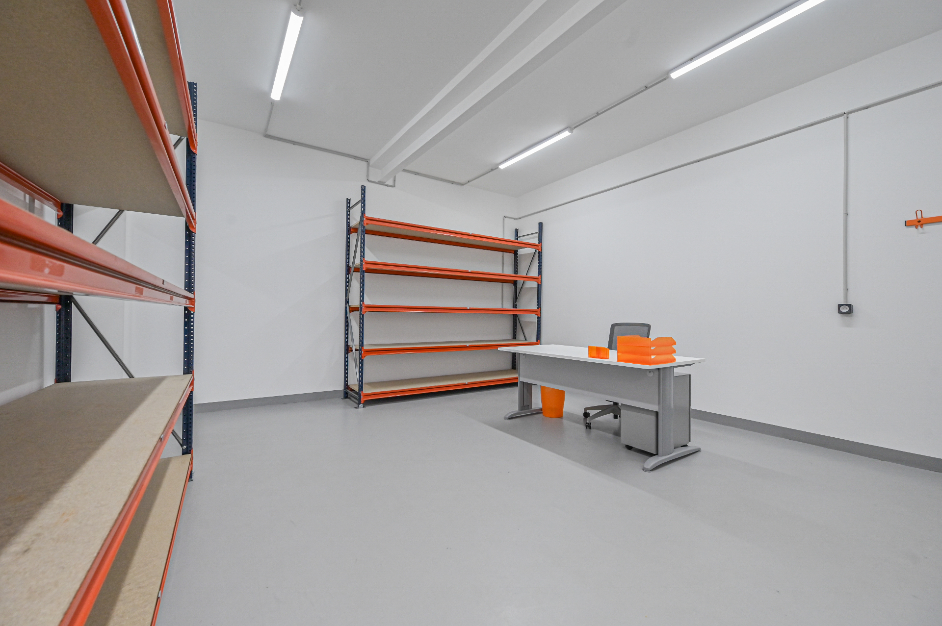 Entrepôt logistique 70 m² à Montreuil – vue intérieure 1