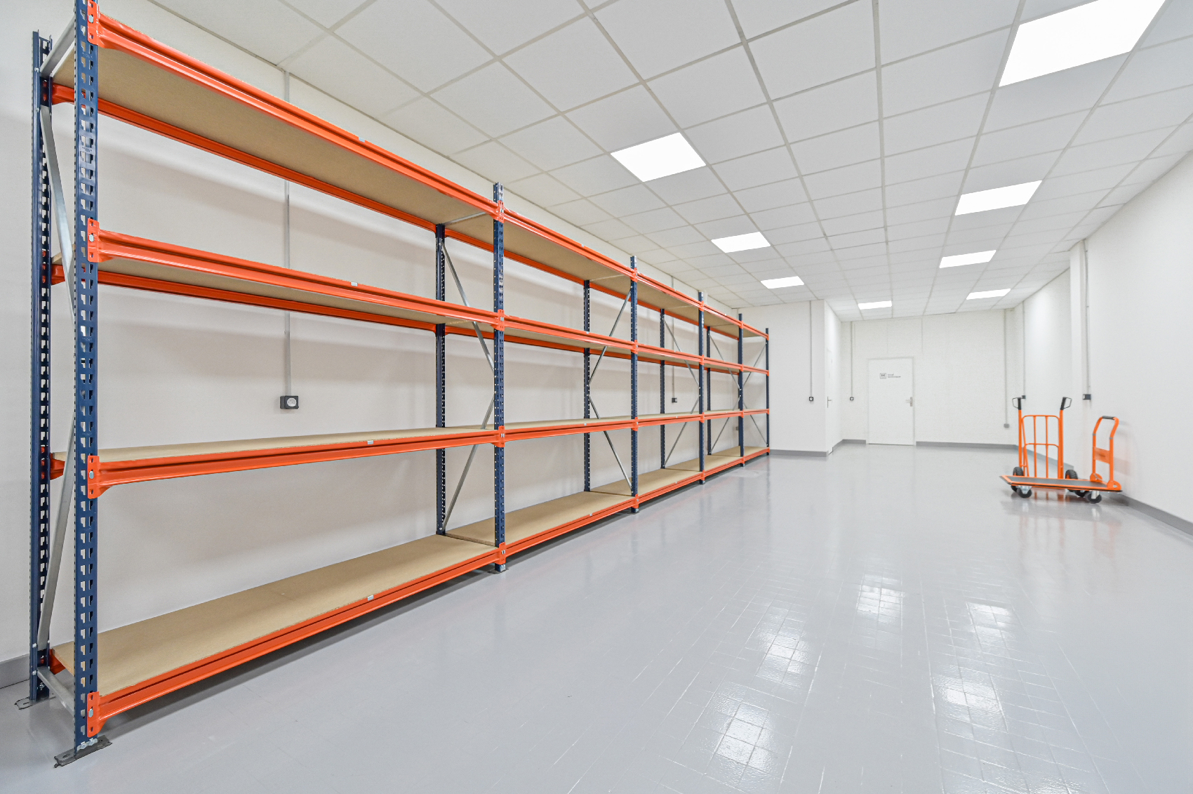 Entrepôt logistique 90 m² à Montreuil – vue intérieure 1
